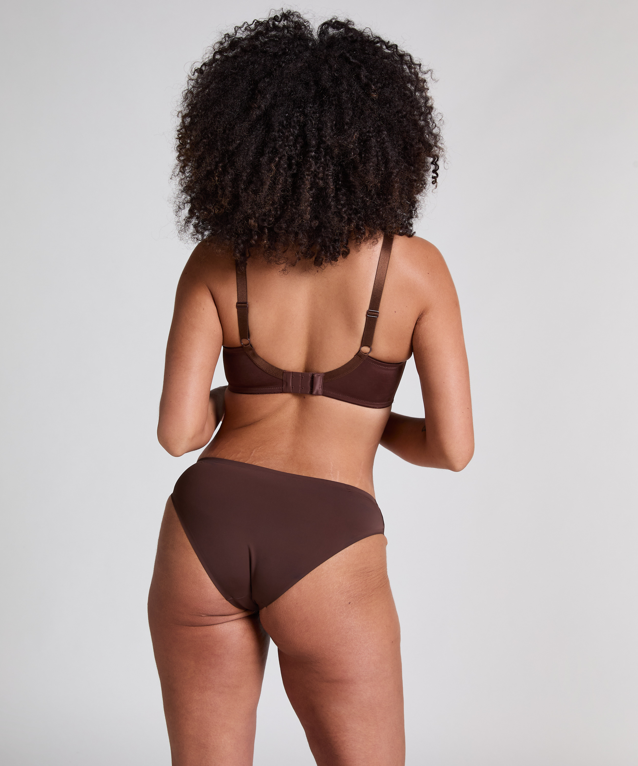 Soutien-gorge à armatures non-préformé minimiseur Nina, Marron, main