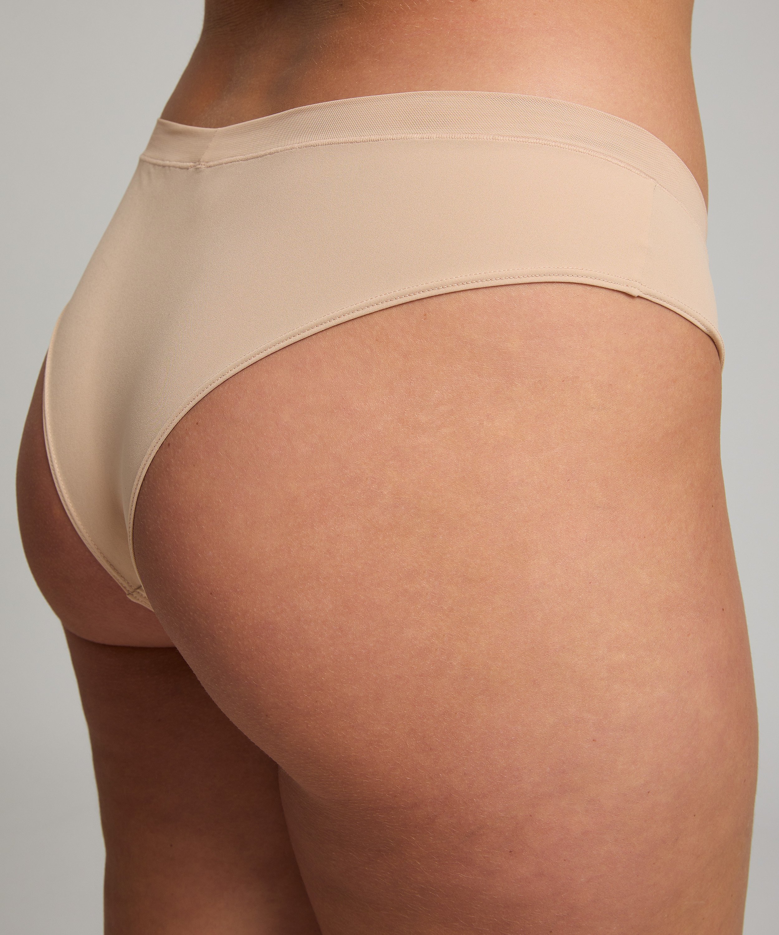 Slip brésilien Mesh, Beige, main