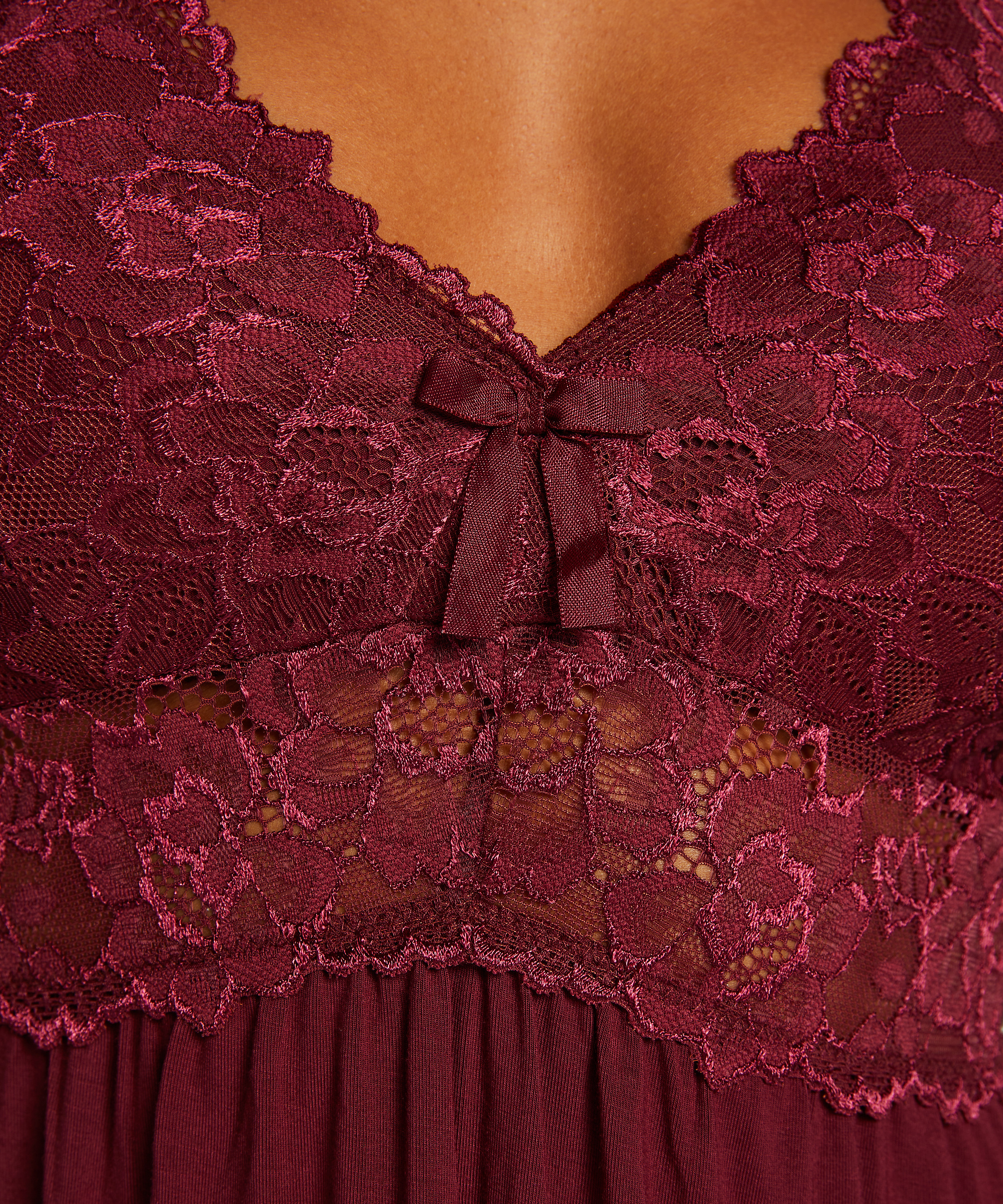 Nuisette Nora Lace, Rouge, main