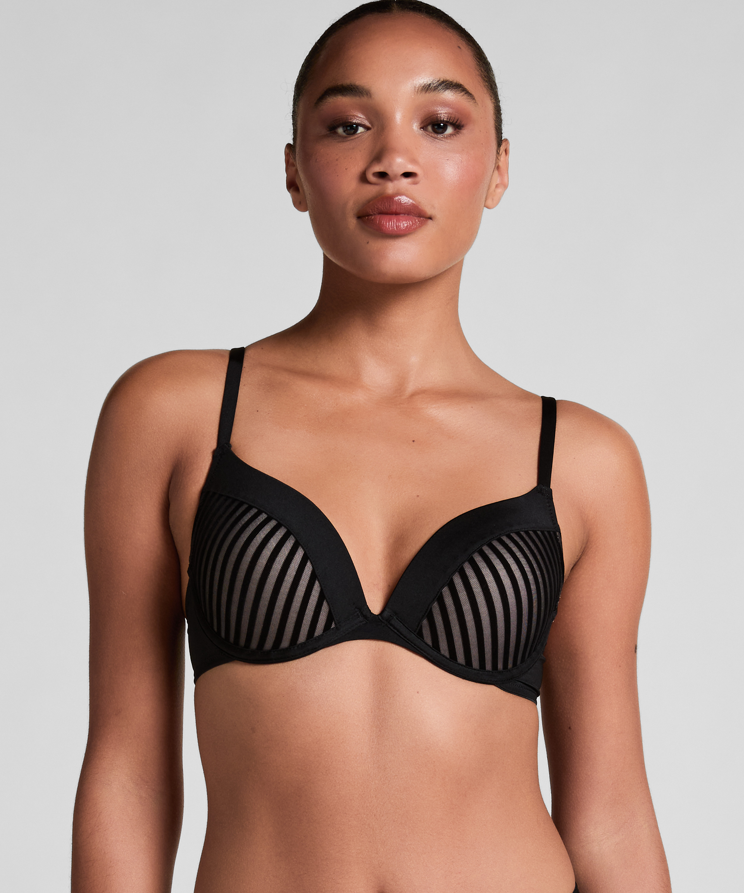 Soutien-gorge &agrave; armatures pr&eacute;form&eacute; push-up Pia, Noir, main