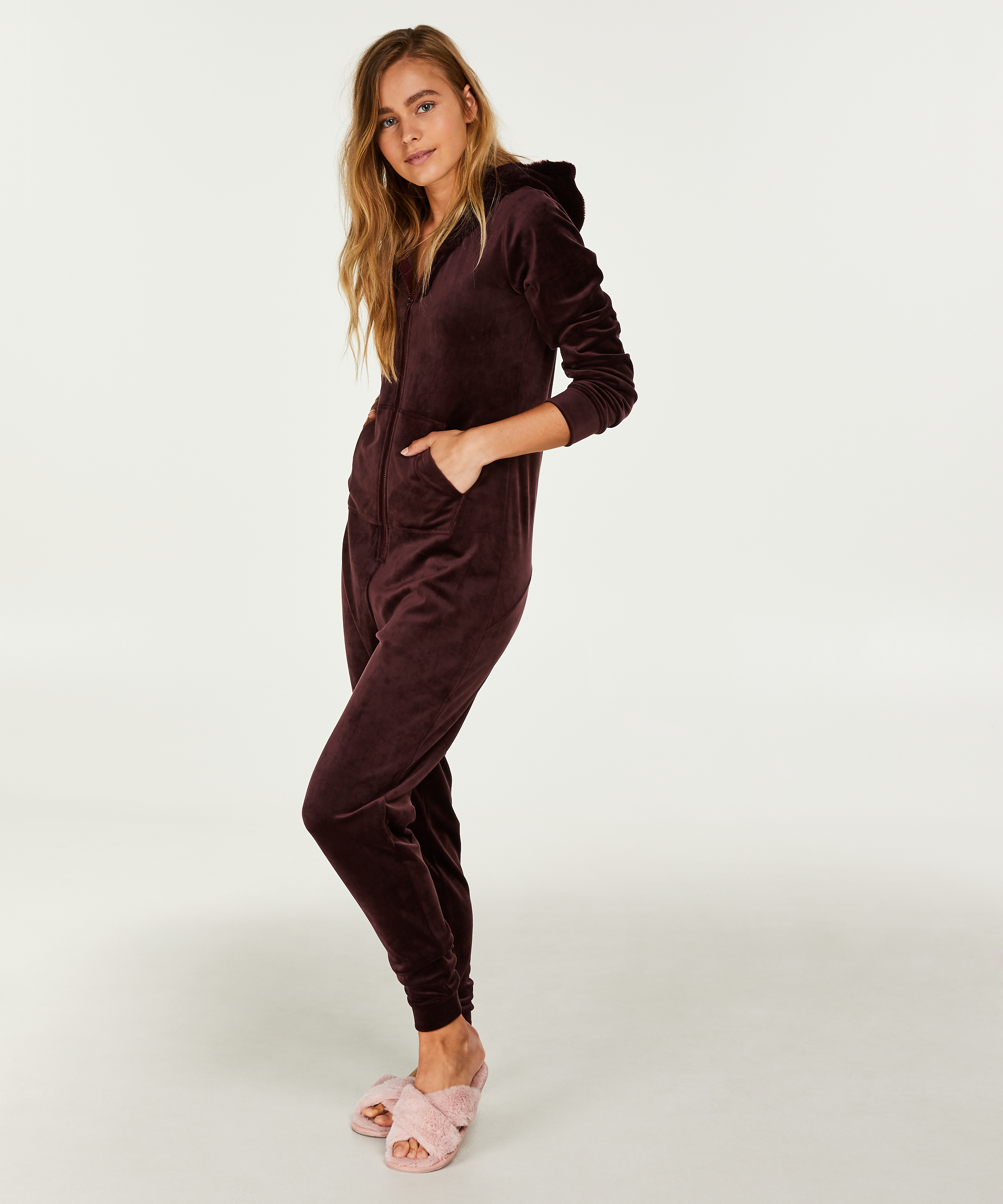 on&eacute;sie Velours, Rouge, main